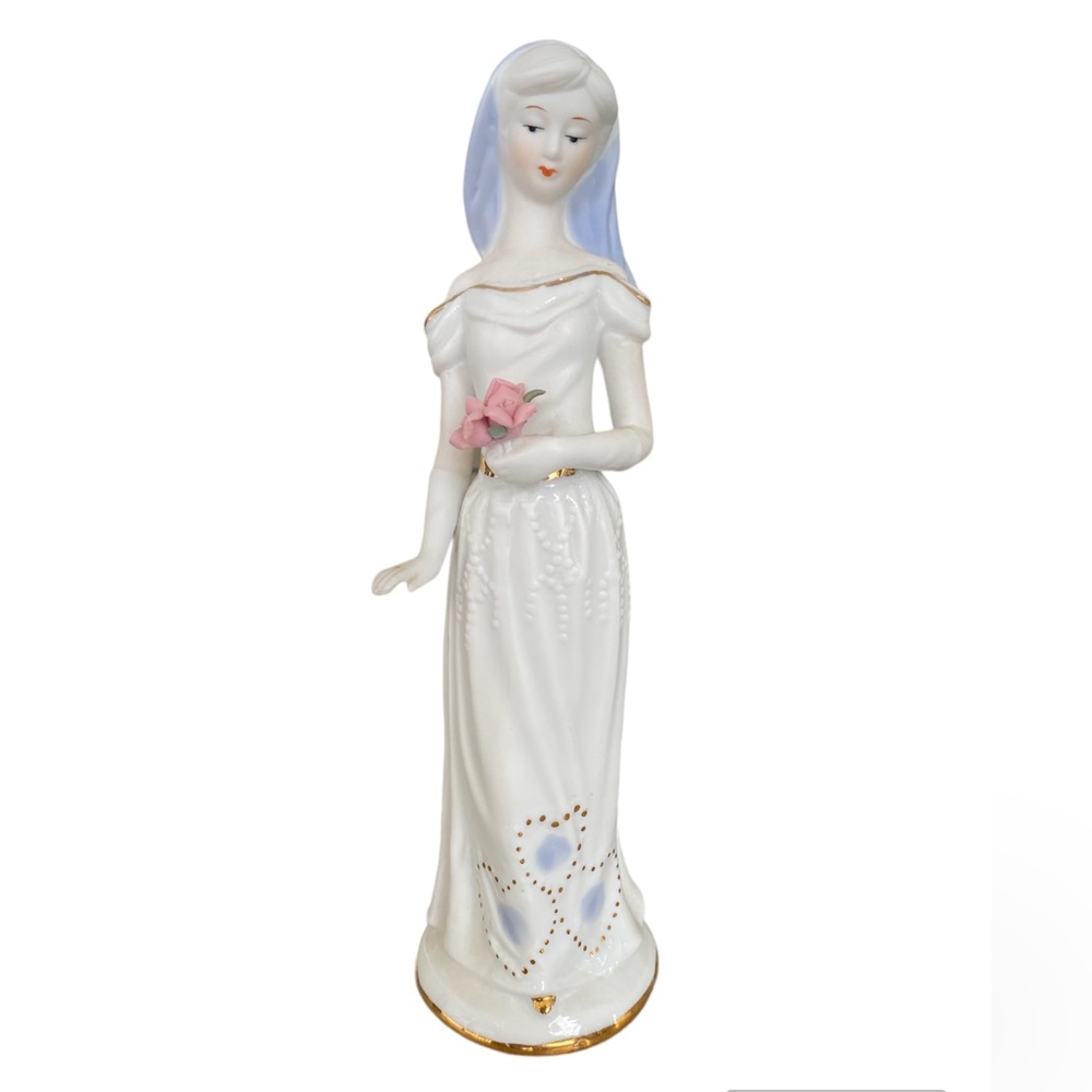VINTAGE WOMAN PORCELAIN